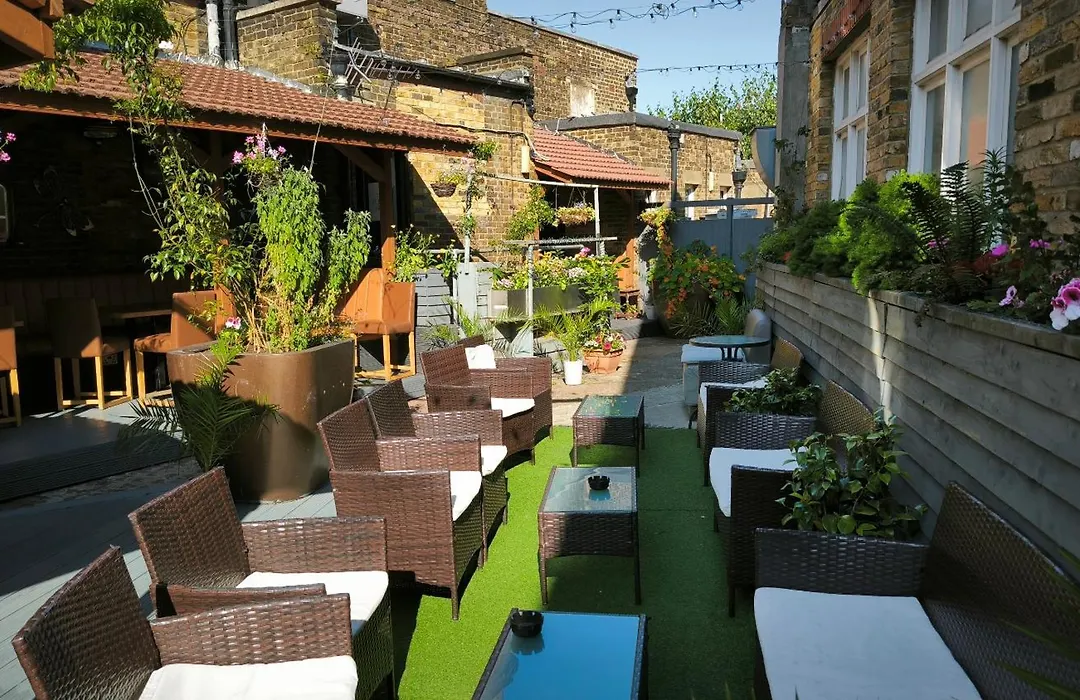 Oyo The Kilburn Arms-1